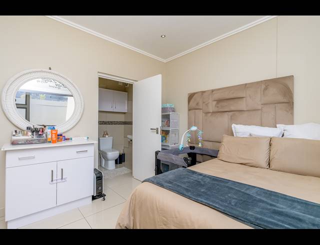2 BEDROOM APARTMENT FOR SALE IN UMHLANGA RIDGE